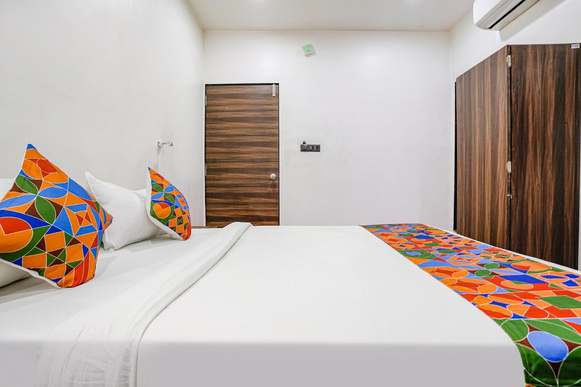 Fabhotel Lotus I Surat Ngoại thất bức ảnh
