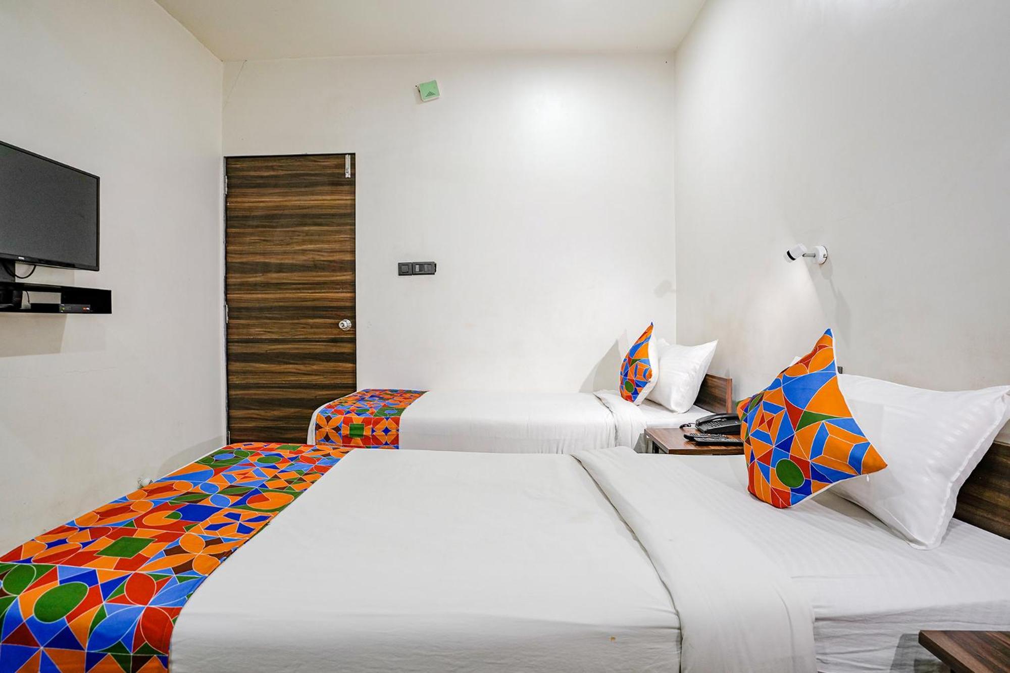 Fabhotel Lotus I Surat Ngoại thất bức ảnh