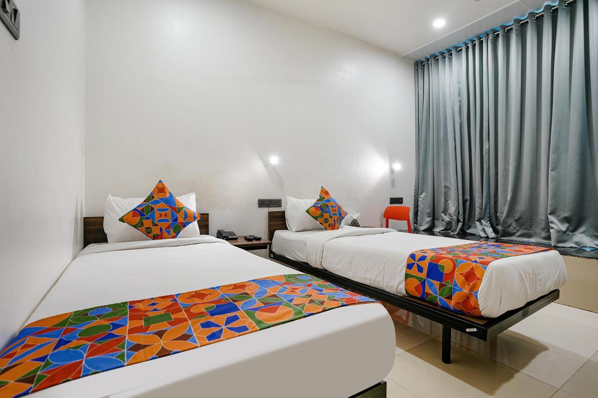 Fabhotel Lotus I Surat Ngoại thất bức ảnh