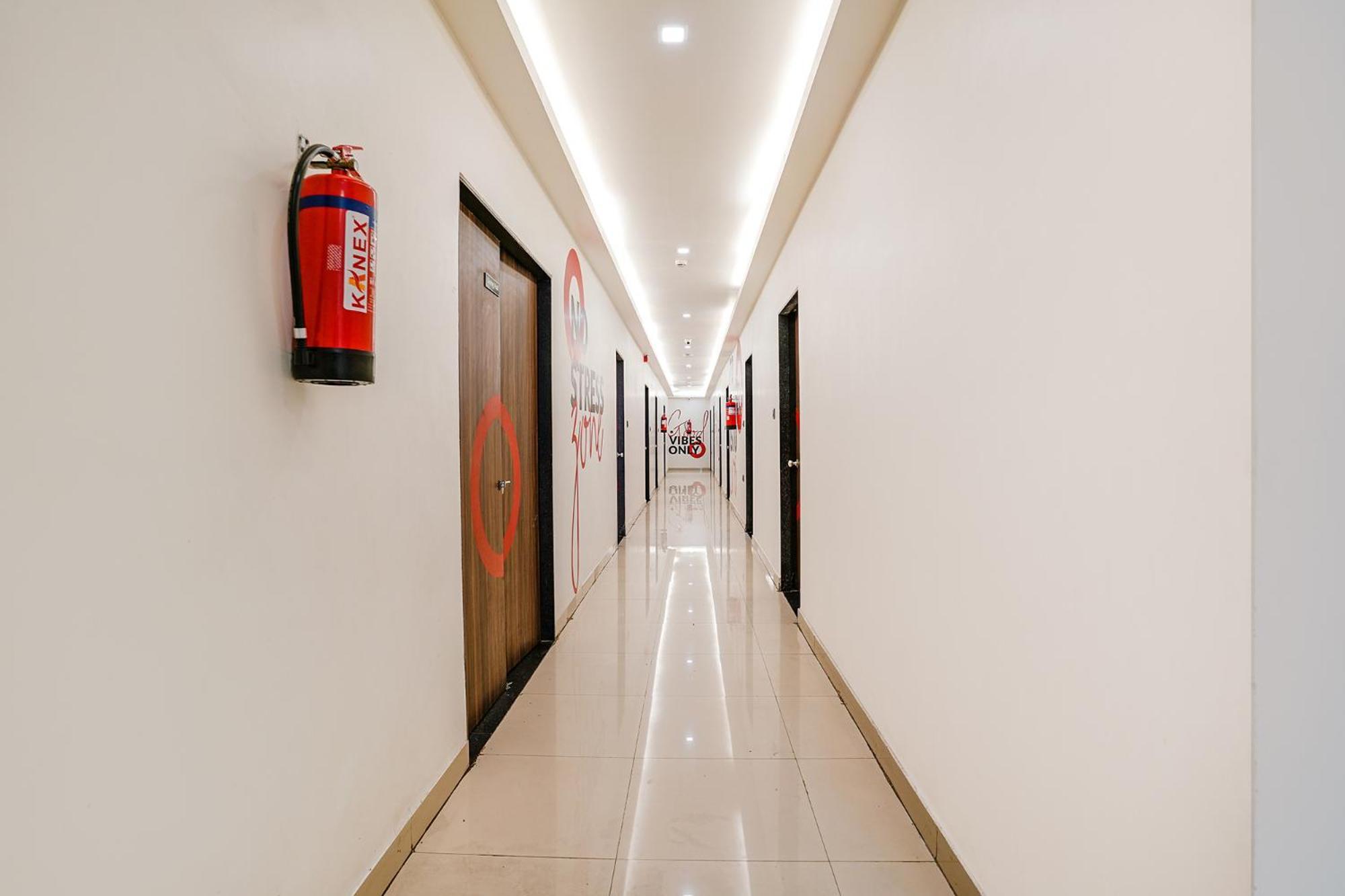Fabhotel Lotus I Surat Ngoại thất bức ảnh