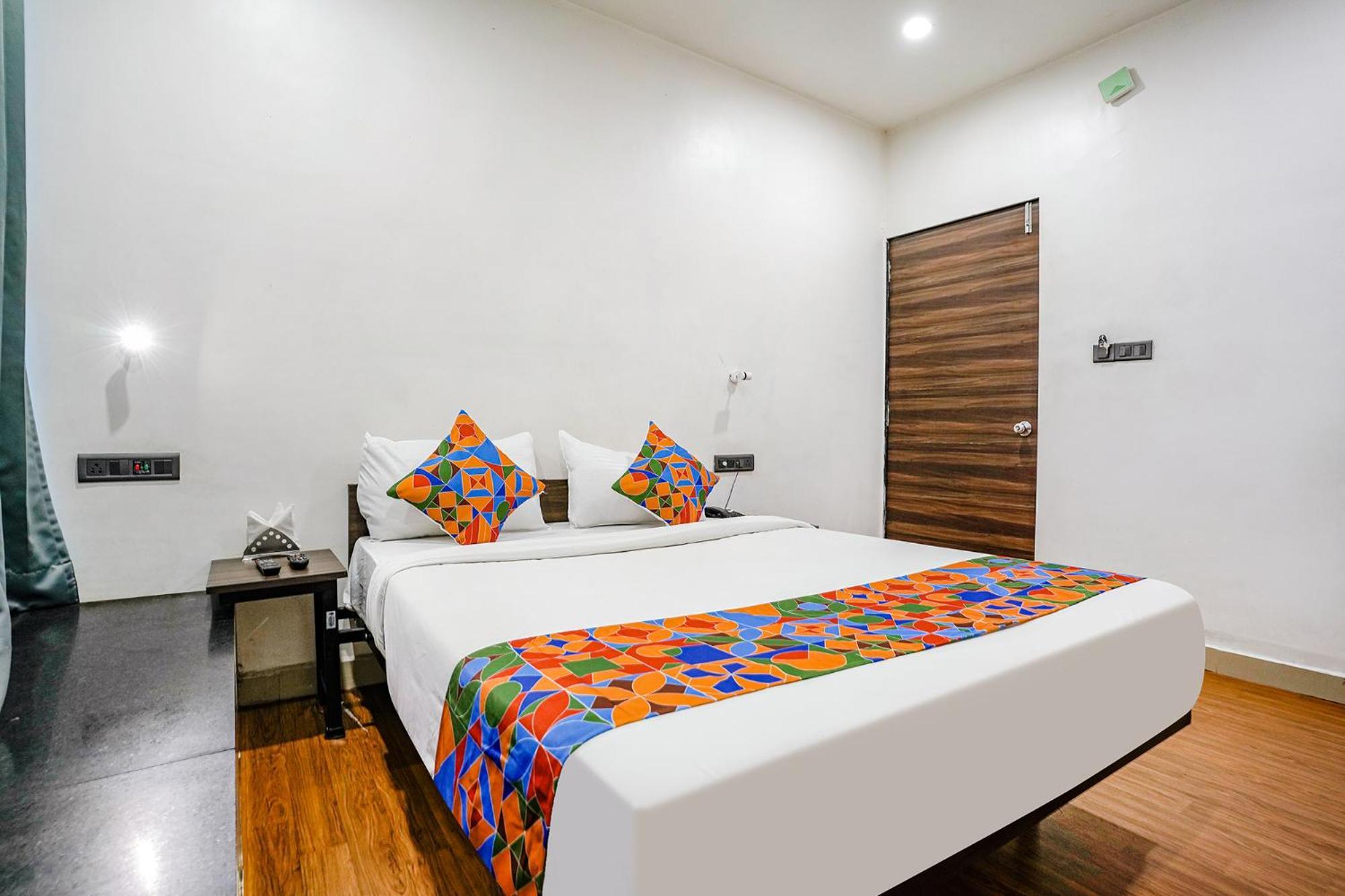 Fabhotel Lotus I Surat Ngoại thất bức ảnh