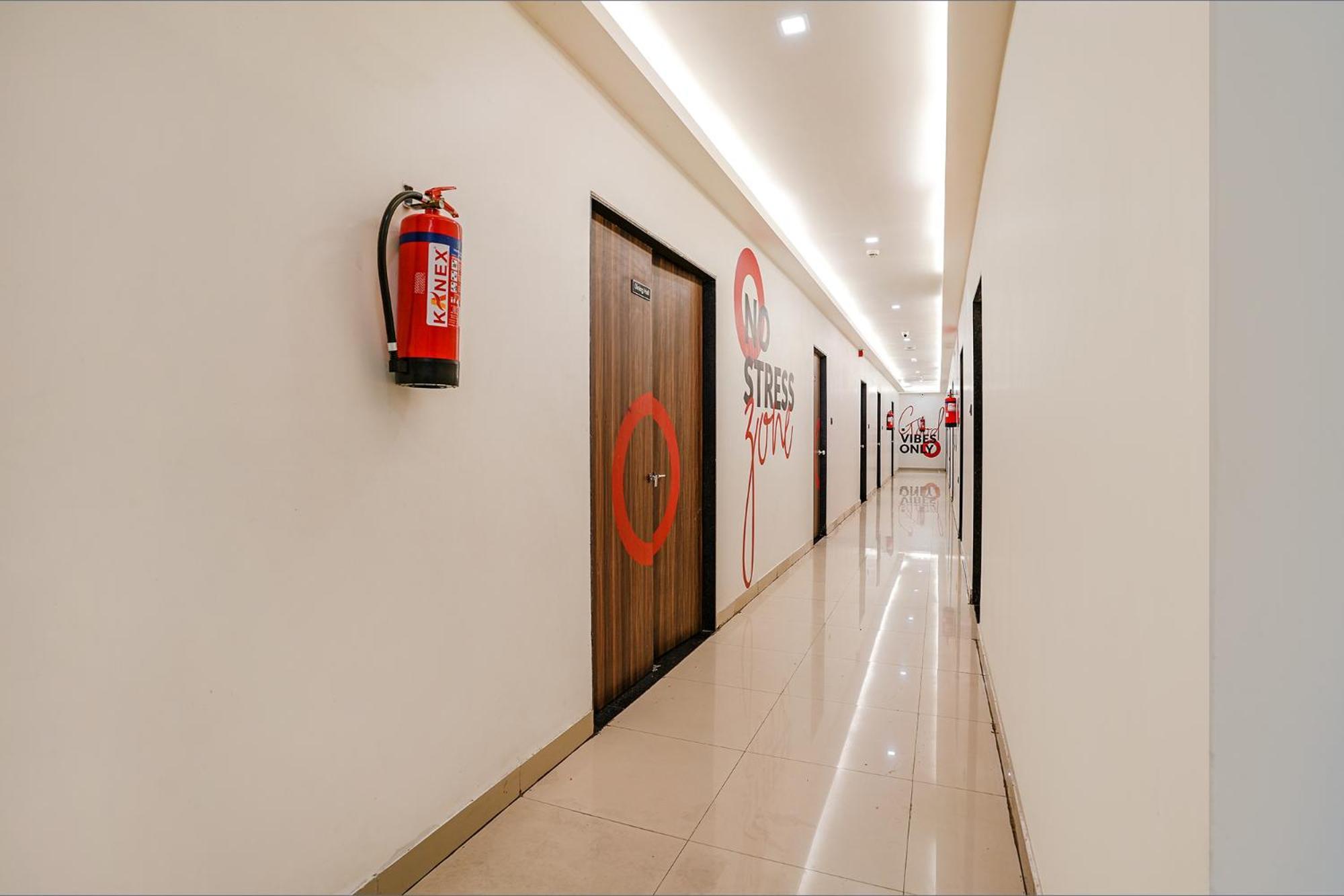 Fabhotel Lotus I Surat Ngoại thất bức ảnh