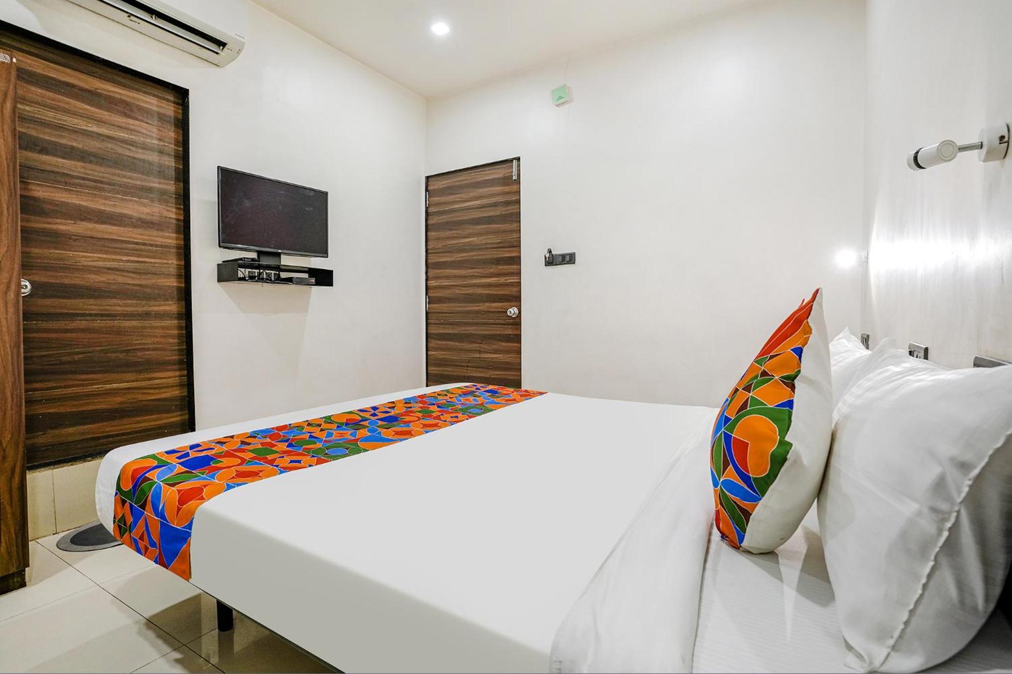 Fabhotel Lotus I Surat Ngoại thất bức ảnh