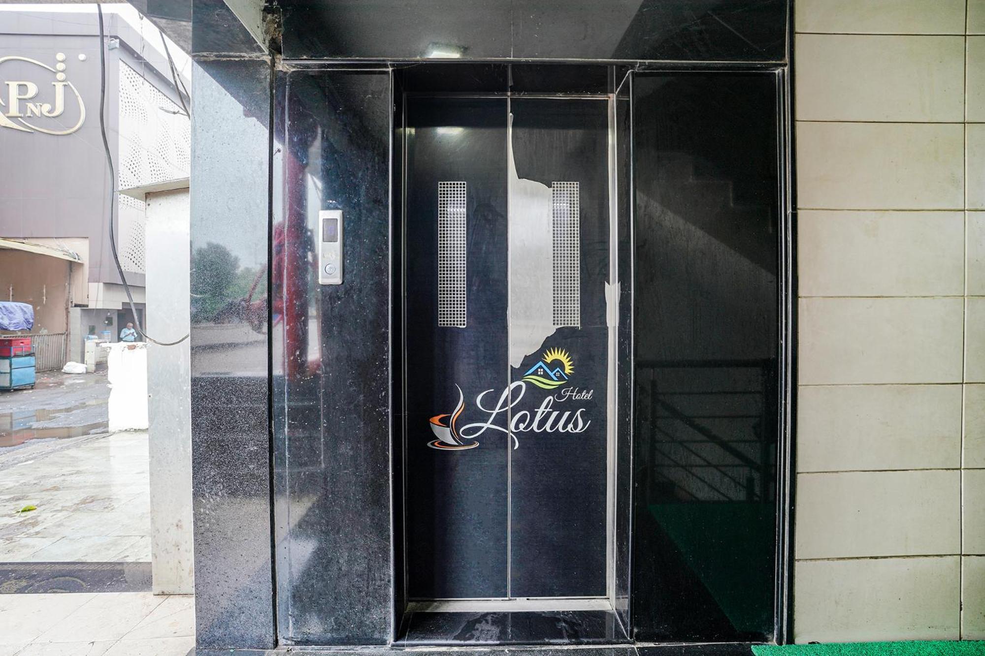 Fabhotel Lotus I Surat Ngoại thất bức ảnh